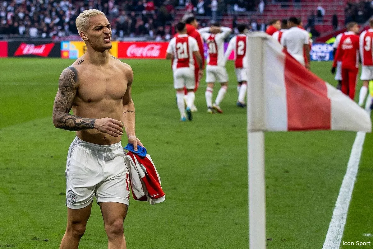 antony se pose a paris le psg sur un gros coup icon 570 ajafey20220320 l 2304 341059