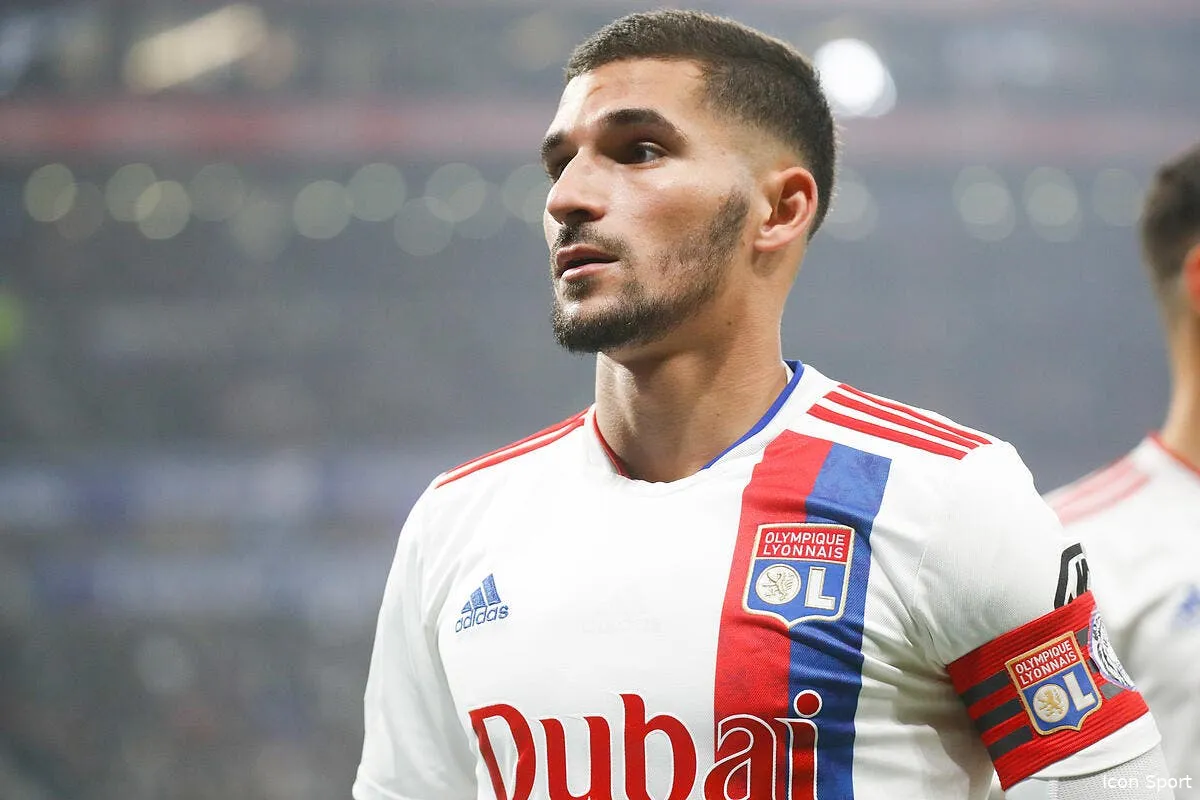 aouar balance un missile avant de quitter l ol icon 25i3650 361368