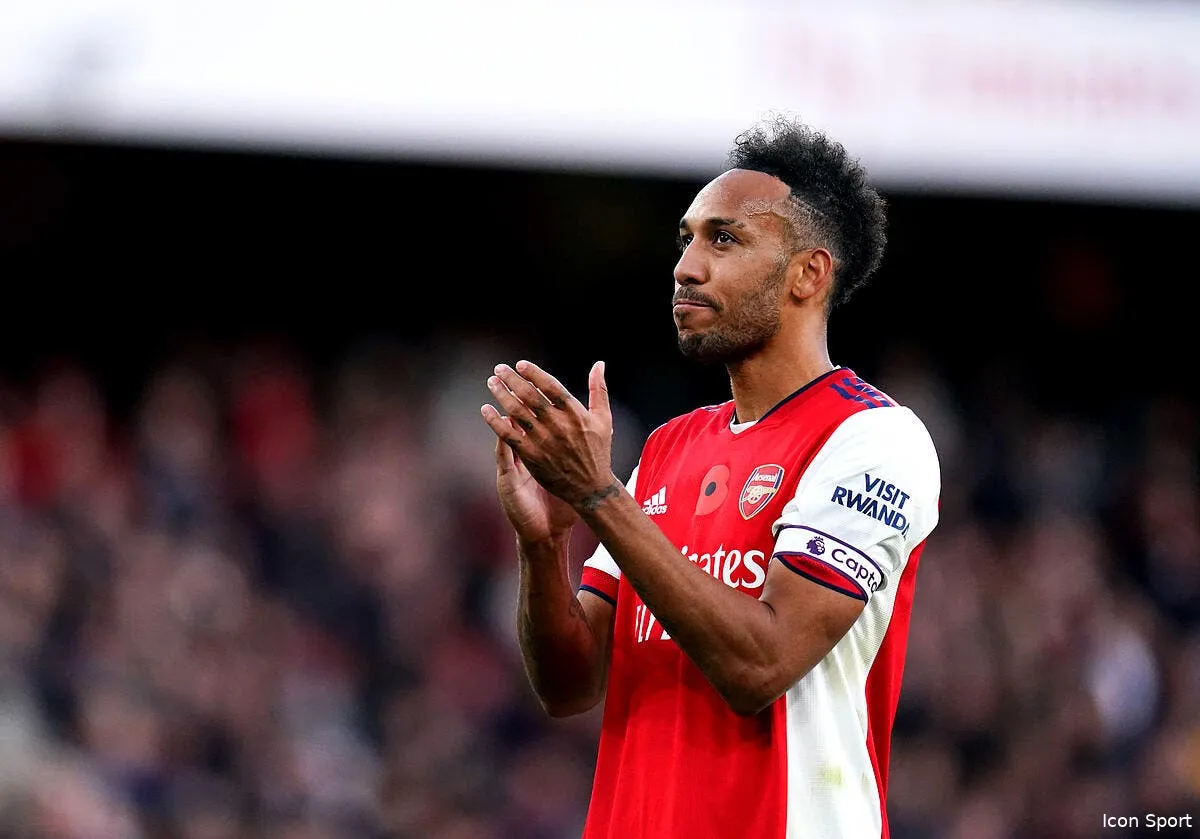 arsenal retire le brassard a aubameyang icon 002145 0040 330243