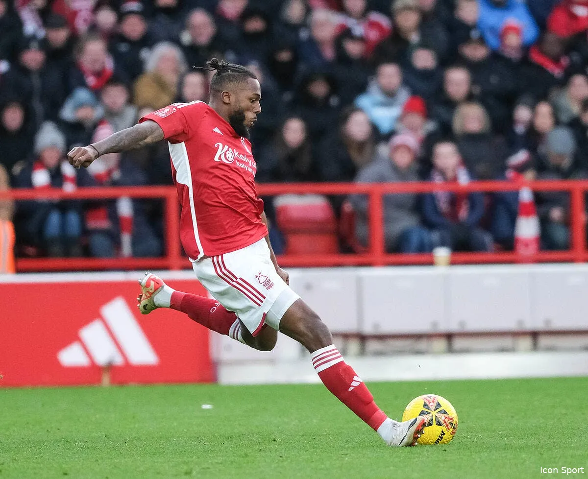 arsenal supplie forest de lui renvoyer tavares l om est concerne icon ap 12595811 370968