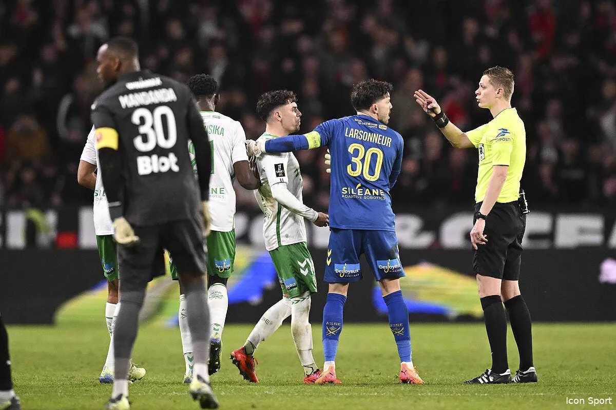 asse cafaro expulse l arbitre avait parfaitement raison iconsport 245844 0264 384666