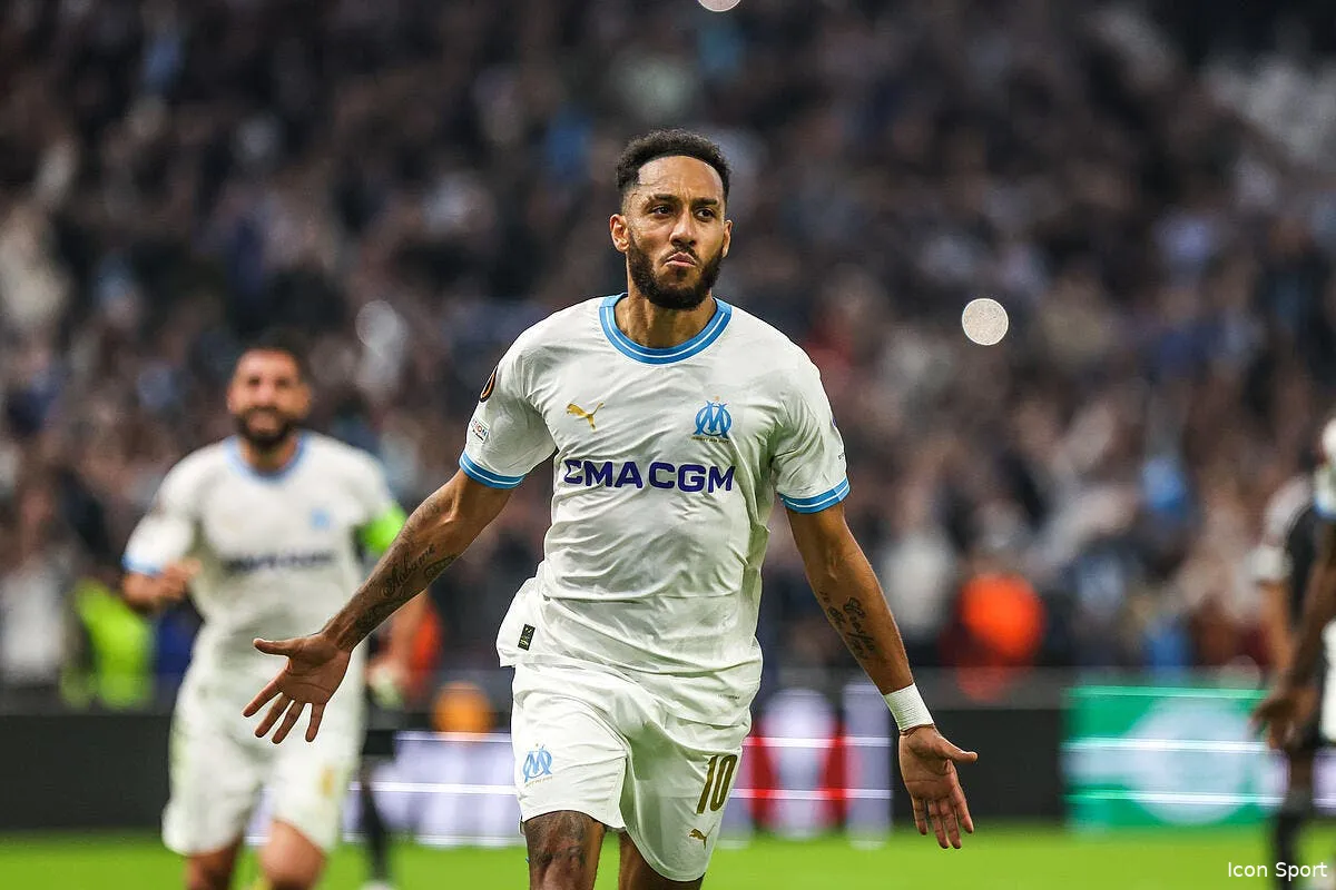 aubameyang superstar de l om les supporters a genoux icon fid 9778 368653