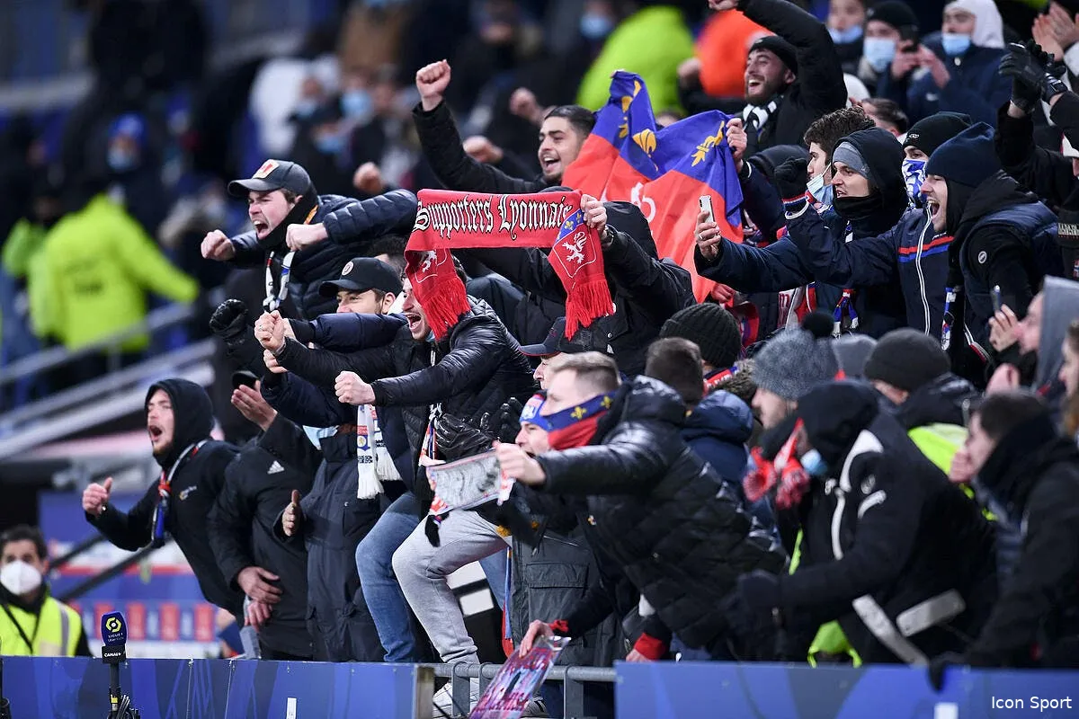 aulas les flatte la reponse des supporters est brutale icon 023508 0401 338063