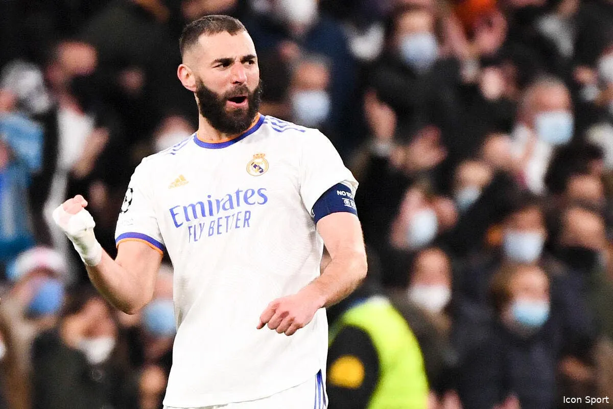 benzema meilleur attaquant du monde jpp lui offre le ballon d or icon ab1 3894 3 338593