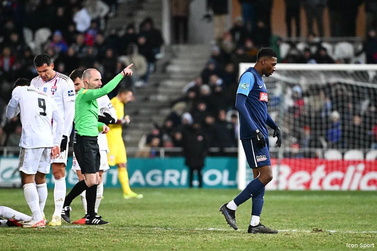 bergerac lese par l arbitre contre l ol ca rale icon dib 190124 10 67 370790