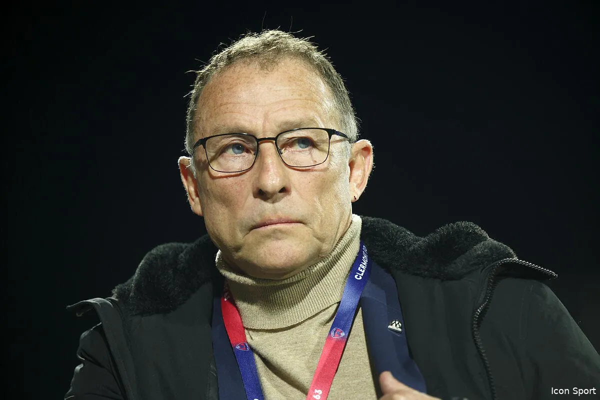 c est ali zarrak ou moi jean pierre papin met l om dos au mur iconsport 193714 0001 383287