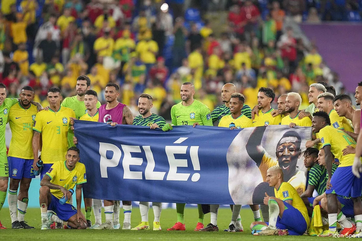 cdm la selecao affiche une banderole pour pele icon 567 brakor20221205 m 252 354351