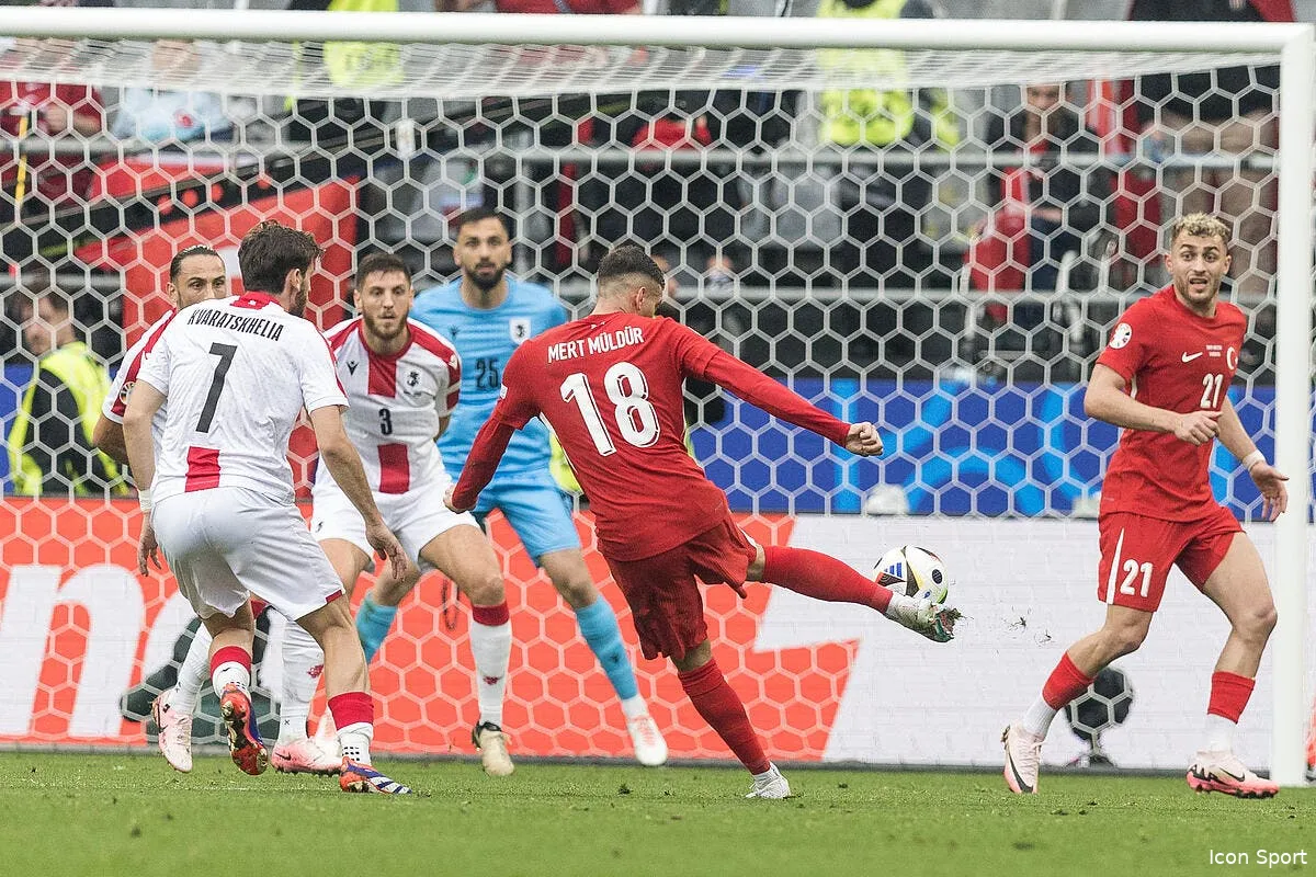 ce lateral a mis l un des buts de l euro l ol fonce dessus iconsport 232619 0145 377536