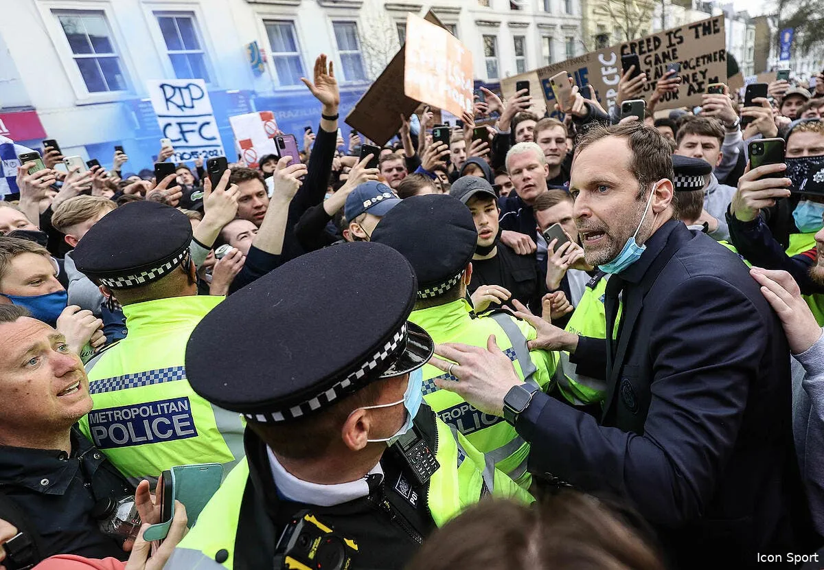 chelsea incapable de payer ses 1 000 salaries peur sur stamford bridge icon spi 072 pt chelsea fans protest esl 336787