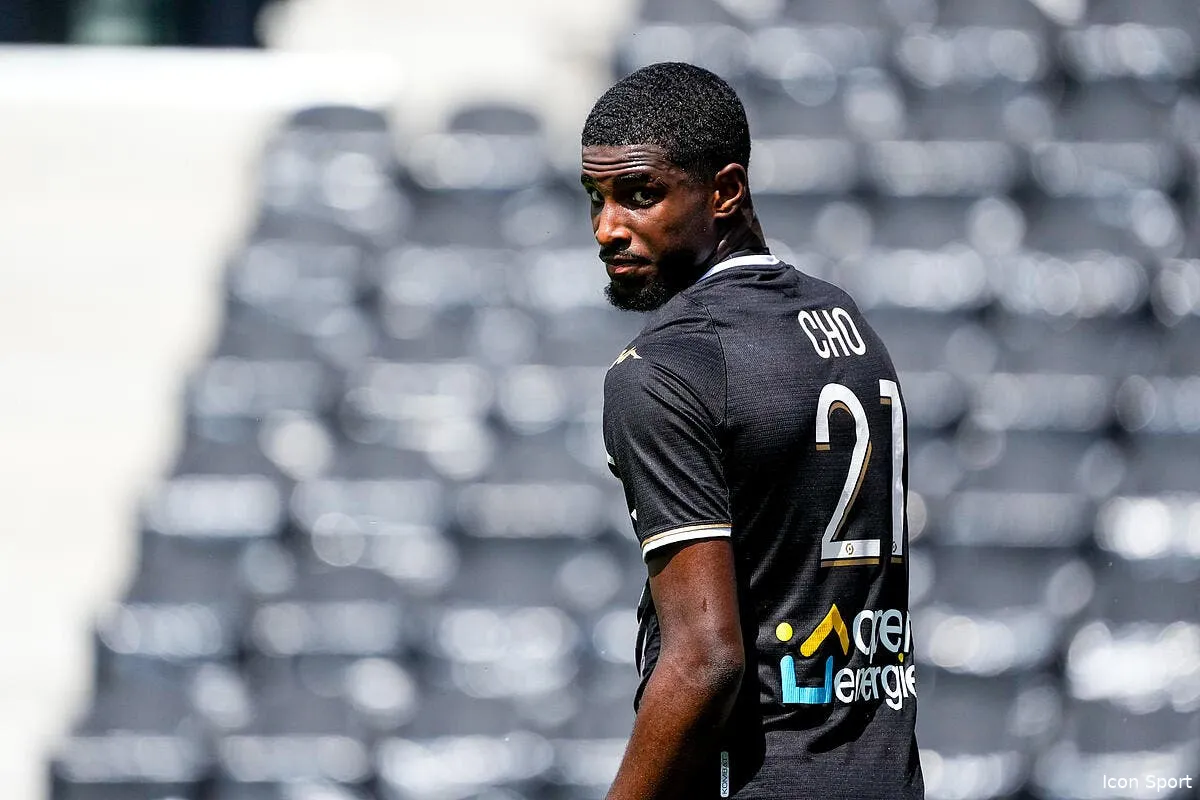 cho pour signer a l om la pepite d angers a une crainte icon 08052022 dsc4803 342131