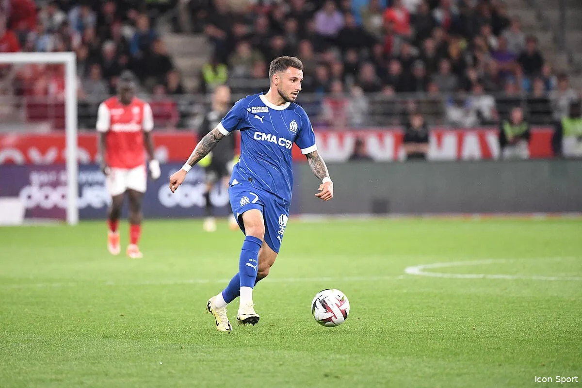 clauss ne triche pas sa compagne recadre les supporters de l om iconsport 223182 0178 375993