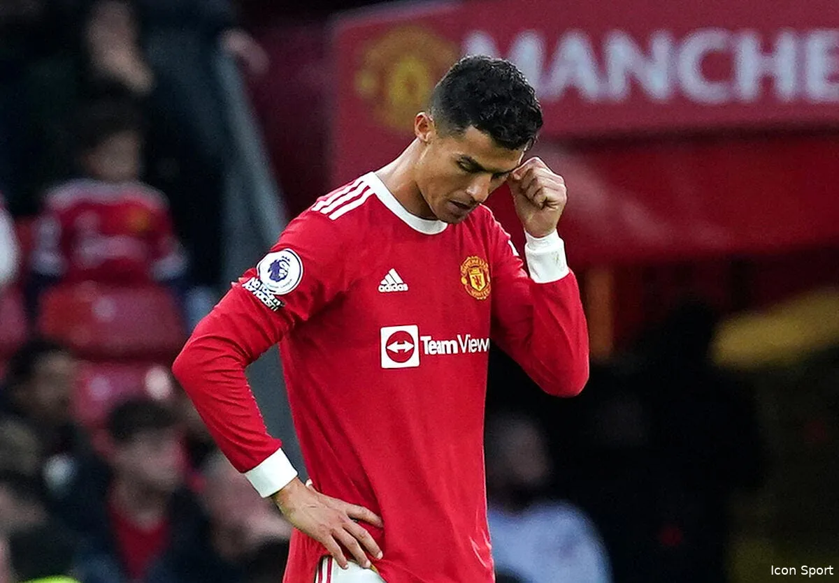 cristiano ronaldo presentes ses excuses a manchester united icon 63290338 326601