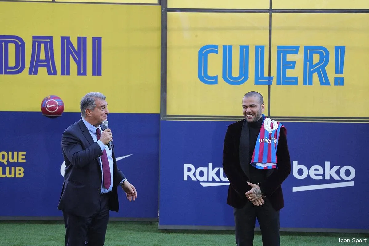 dani alves a couru au barca mais ce n est pas pour l argent icon 004977 0016 330781