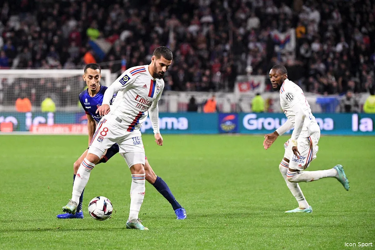 des affiches anti joueurs deployees ca chauffe a l ol icon ab1 4482 355512