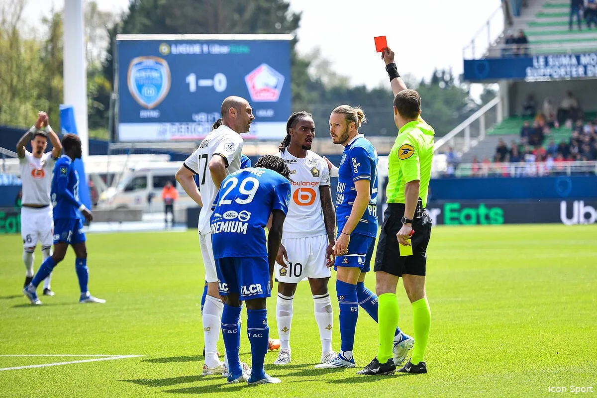 deux rouges et trois penaltys lille offre le maintien a troyes icon bap 010522 93 047 340247