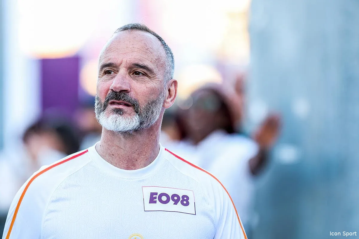 di meco se met au rugby et tacle antoine dupont iconsport 220341 0120 380902