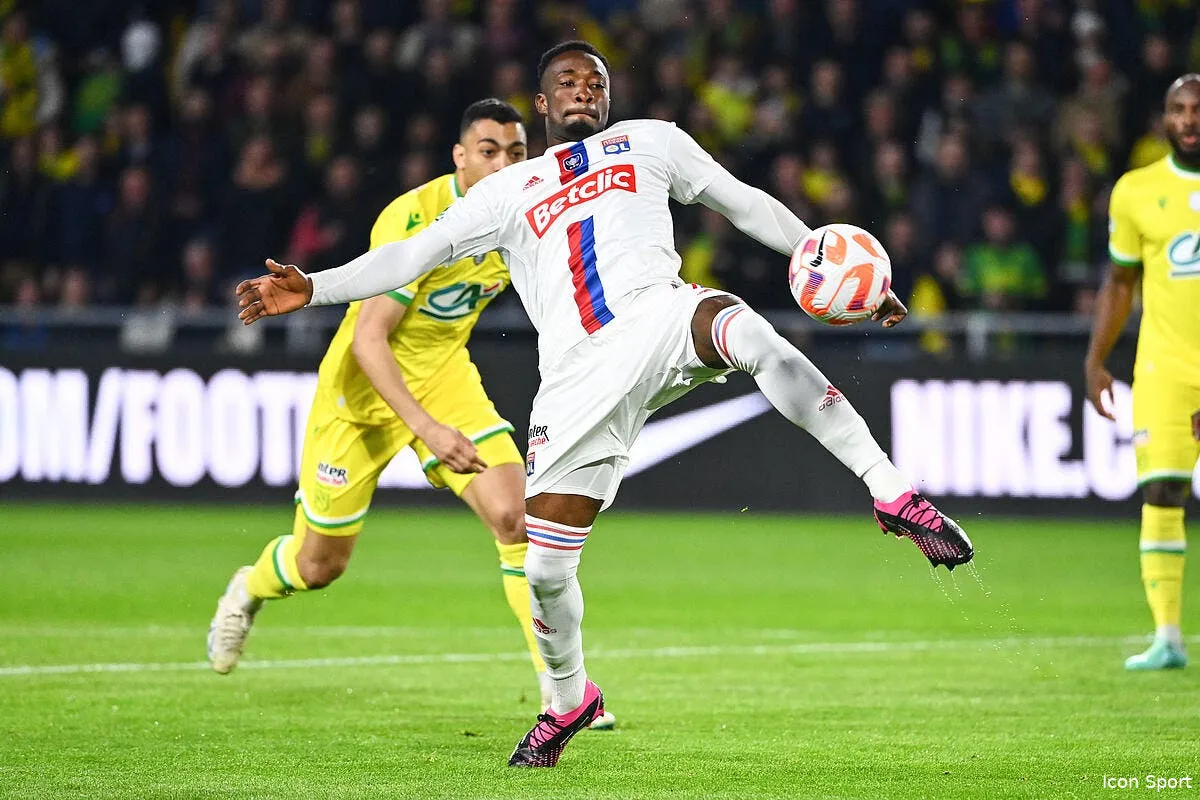 diomande pret a quitter l ol un pays le tente icon dib 050423 10 83 360093