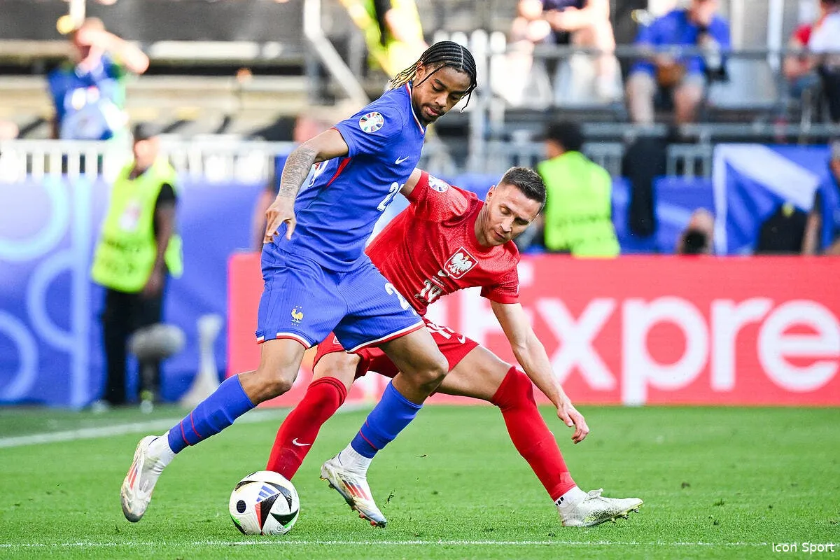 edf bradley barcola choque deschamps et les joueurs iconsport 233092 0481 377764