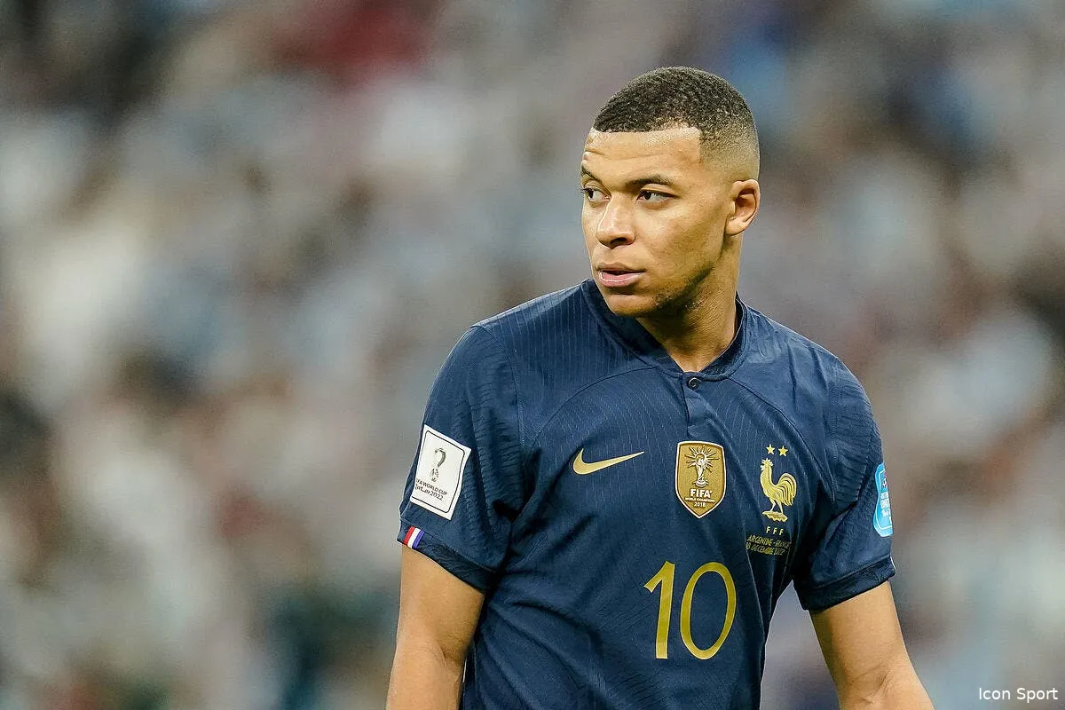 edf mbappe envoye a la table de zidane et platini icon 649 argfra20221218 r 285 354896