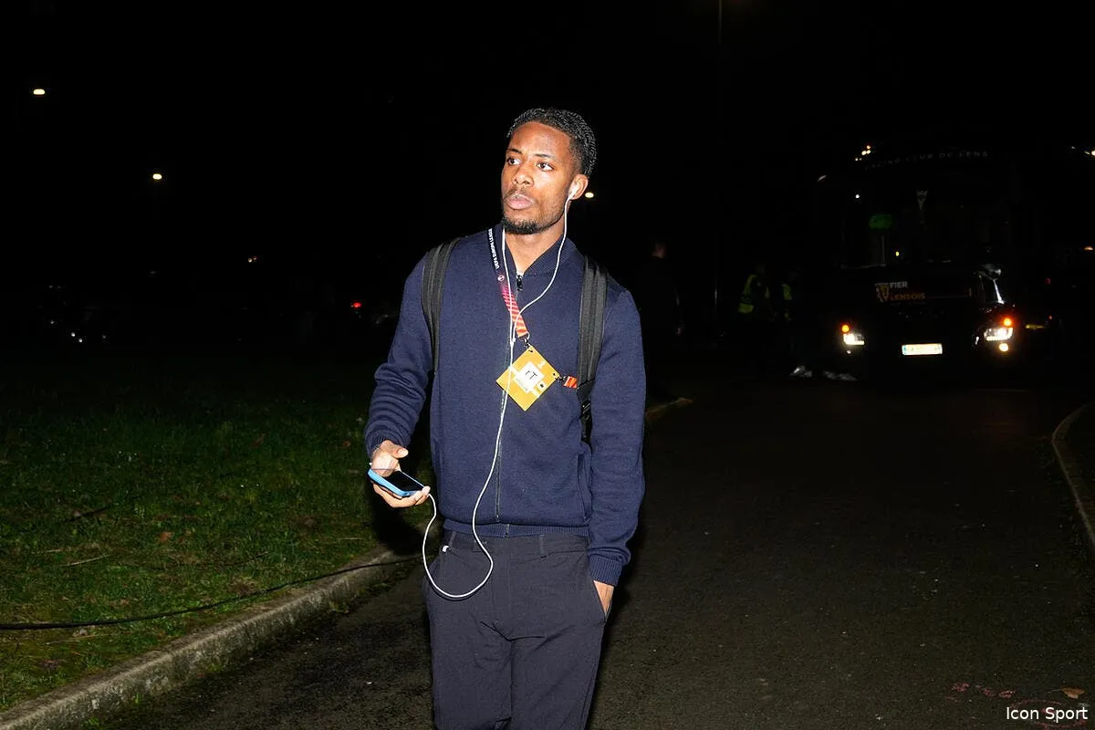 elye wahi est arrive a marseille avec un comite d accueil iconsport 190912 0016 379698