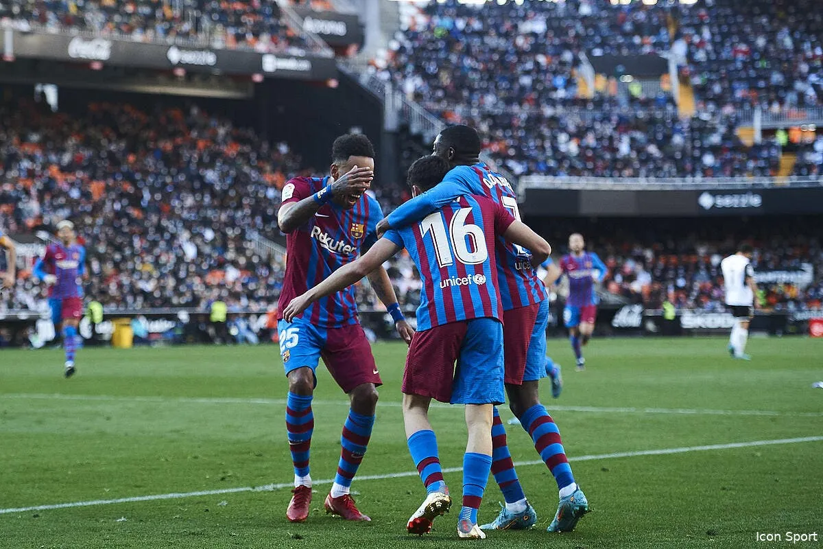 esp le barca et aubameyang regalent a valence icon 4838950 335205