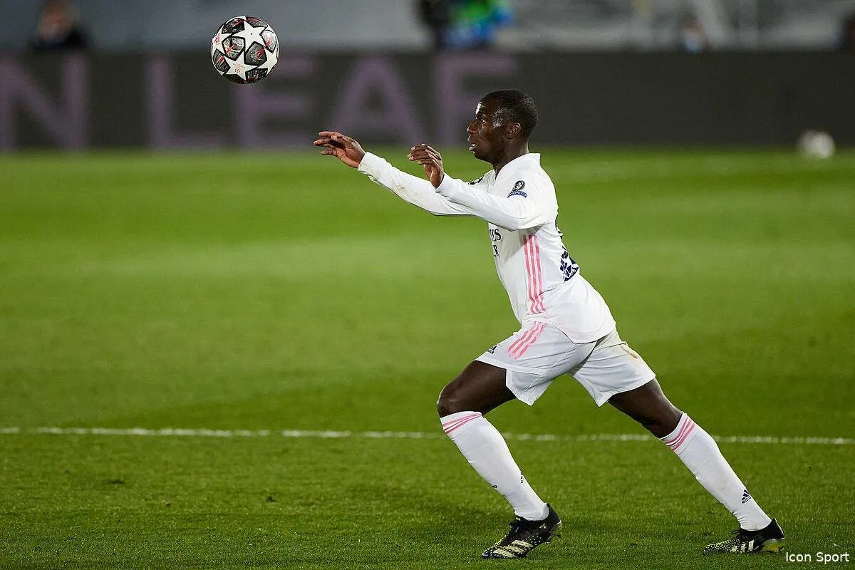 esp le malaise ferland mendy fait baliser le real icon ra 210406 140 323057