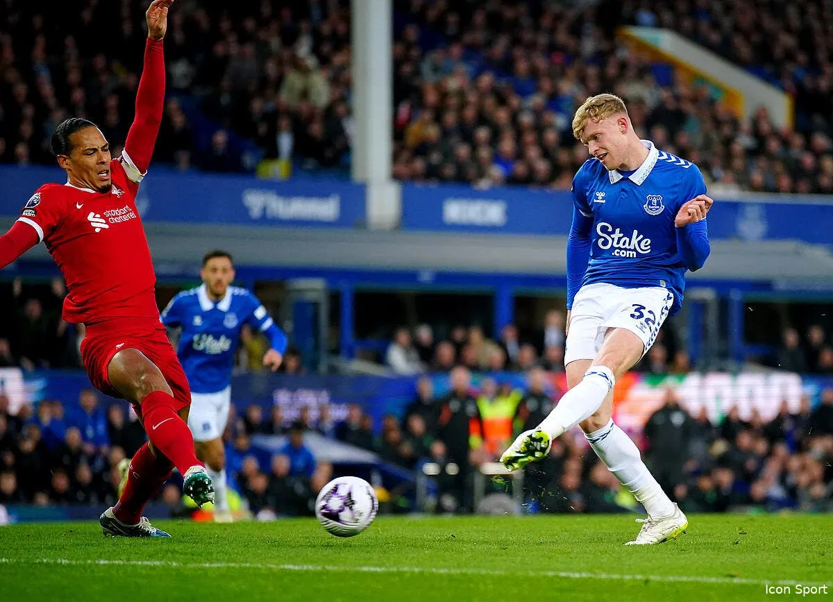 everton gagne le derby et eloigne liverpool du titre iconsport 214318 0046 374968