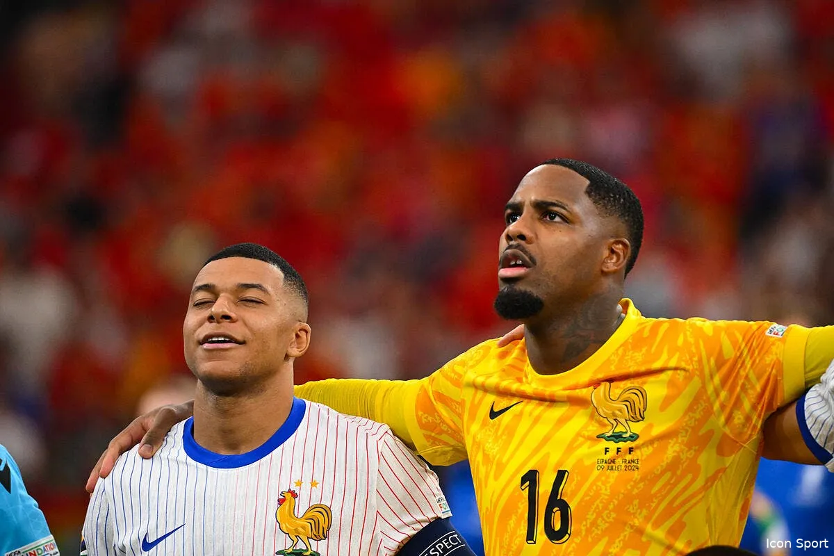 france maignan capitaine le brassard retire a mbappe iconsport 233945 0530 382199