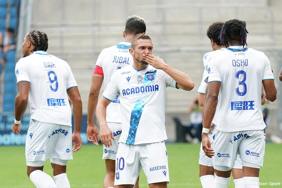 gaetan perrin marque un but magique iconsport 238288 0032 380683