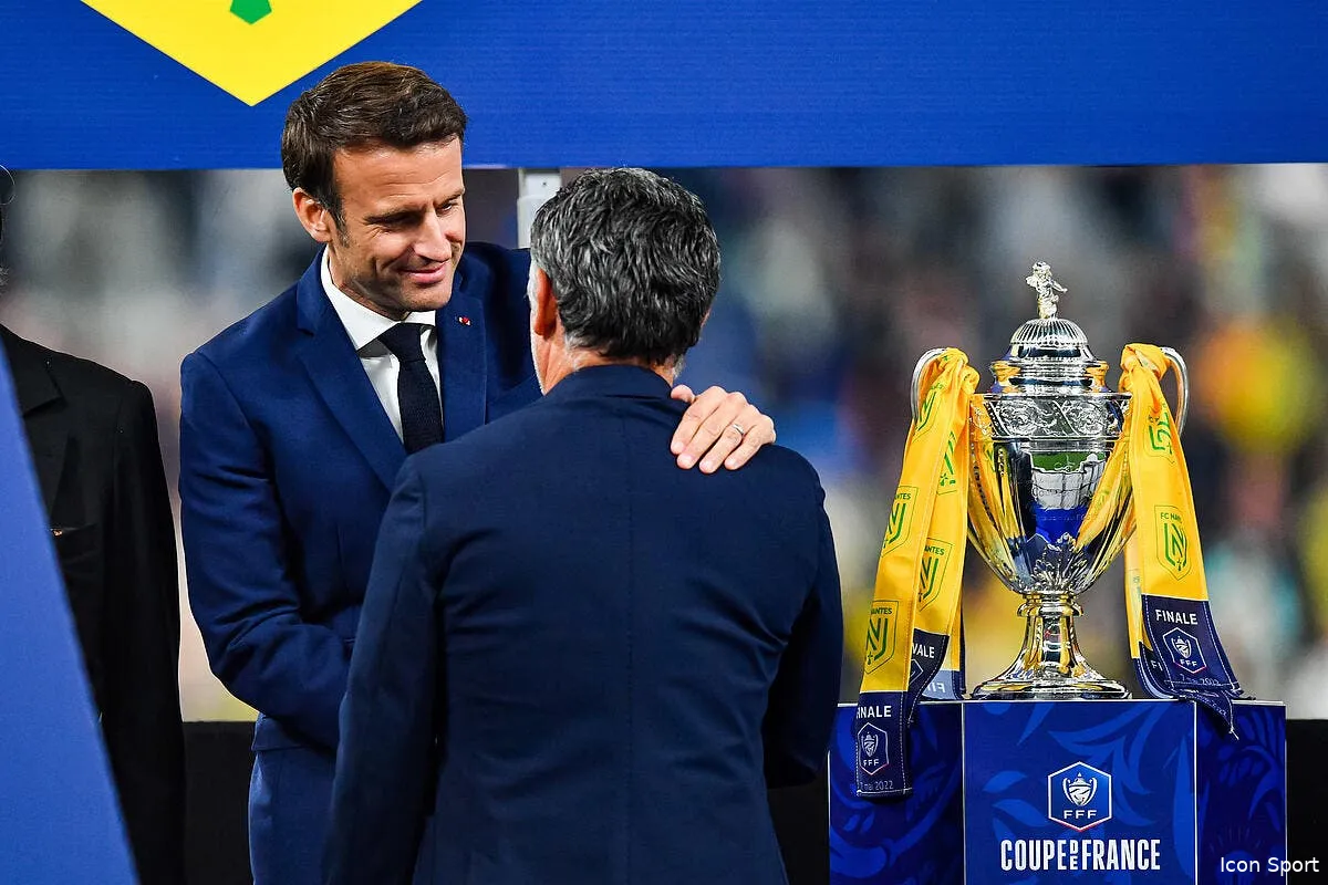 galtier son accolade avec macron fait parler son avenir aussi icon bap 070522 93 244 340755