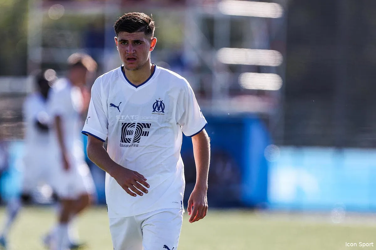 il est vire par l om l ol profite du cadeau iconsport 164788 0156 384758