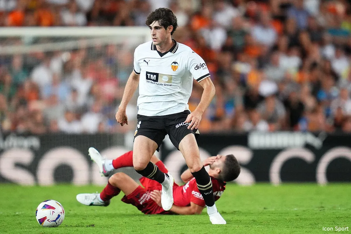 javi guerra au psg luis campos met le hola icon ps 230827 623 365990