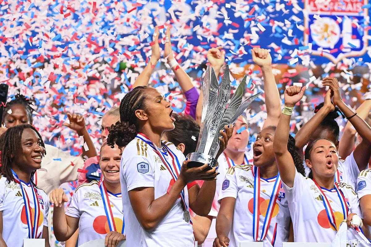 jo 2024 wendie renard porte drapeau de la france iconsport 178971 0232 373681