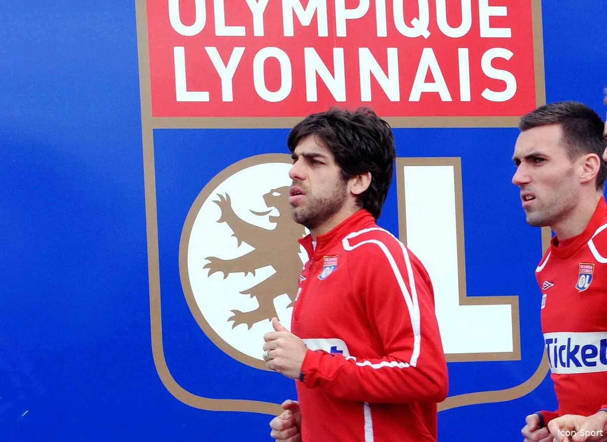 juninho reveillere un duo pour sauver l ol icon jpt 250309 80 42 367981