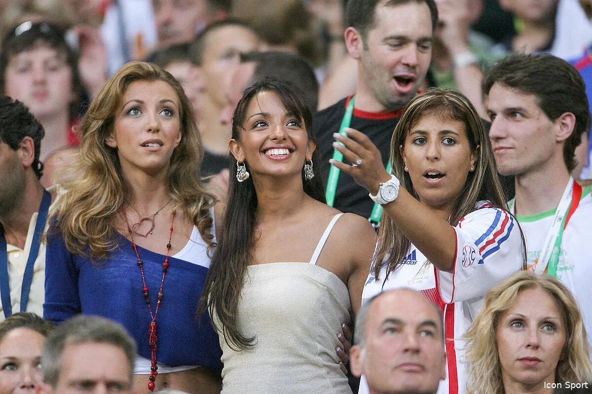 kheira hamraoui provoque hayet abidal voit rouge icon abaca 101388 40 360748