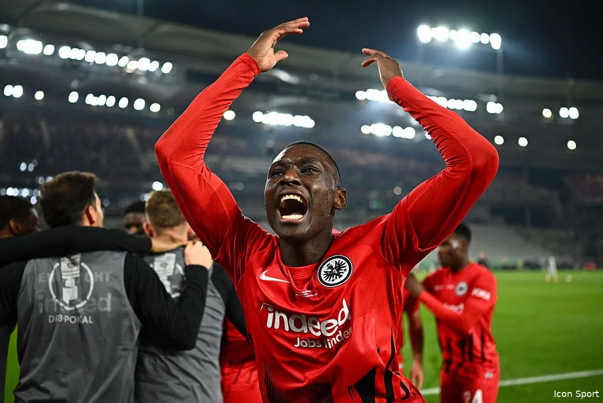 kolo muani au psg francfort est d accord icon 230503 99 549611 dpai 364100