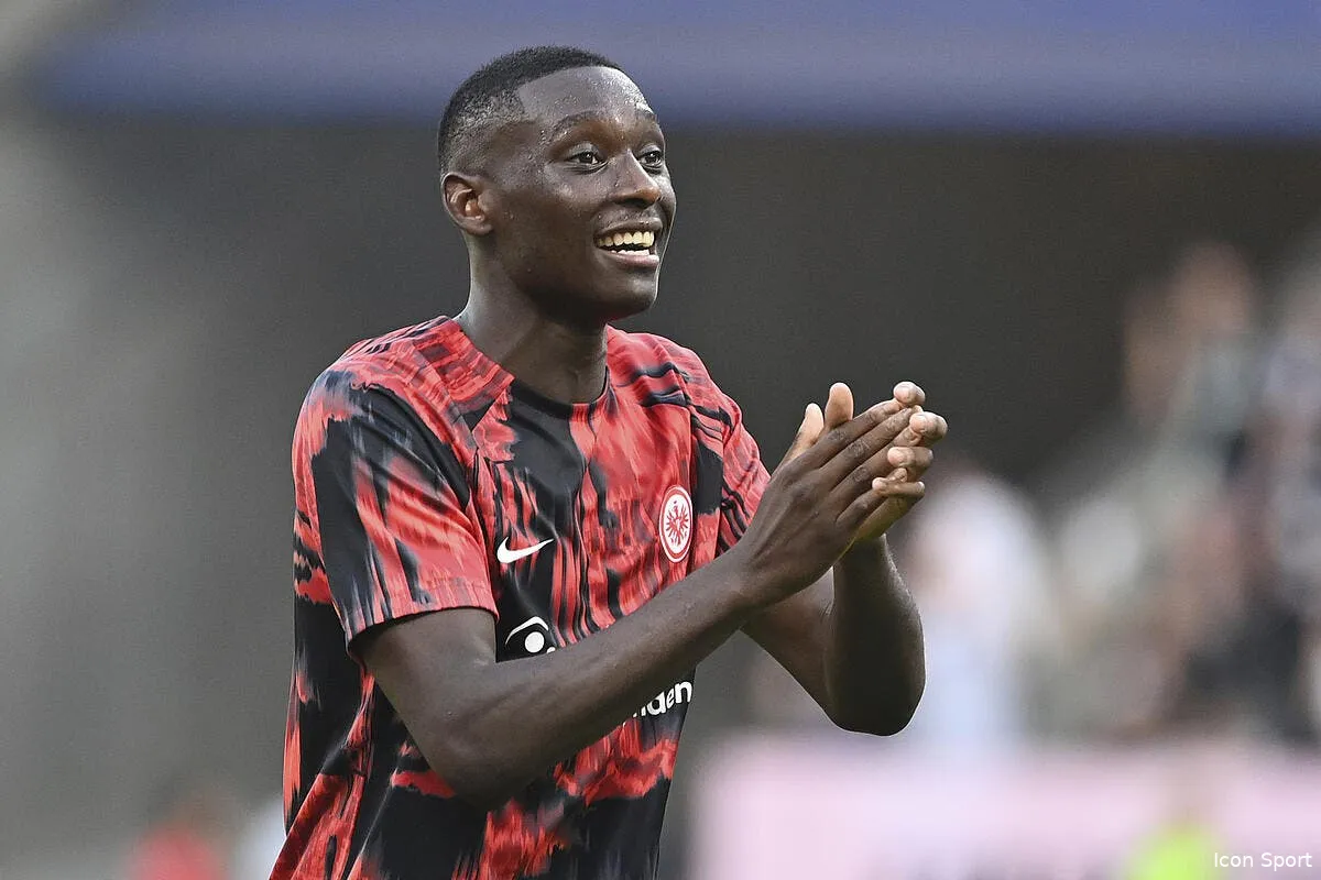 kolo muani au psg paris met ekitike sous pression icon 422103484 364749