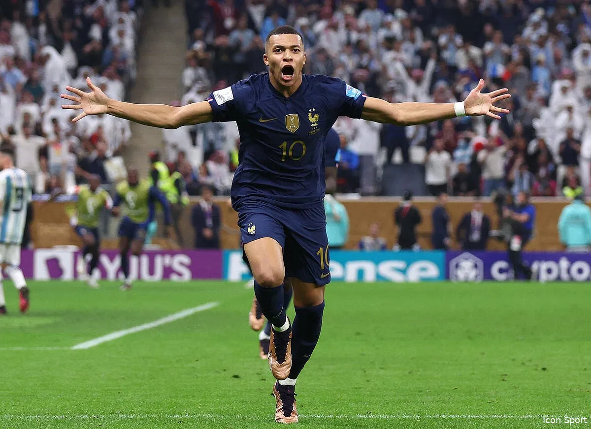 kylian mbappe pousse antoine dupont dans son ombre iconsport 168009 1360 388006
