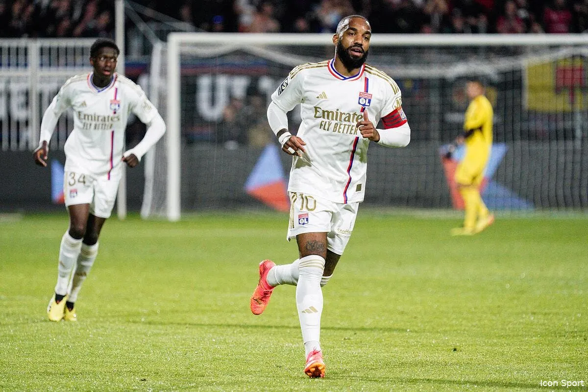 l arabie saoudite recrute lacazette et offre son remplacant a l ol iconsport 221756 0167 375957