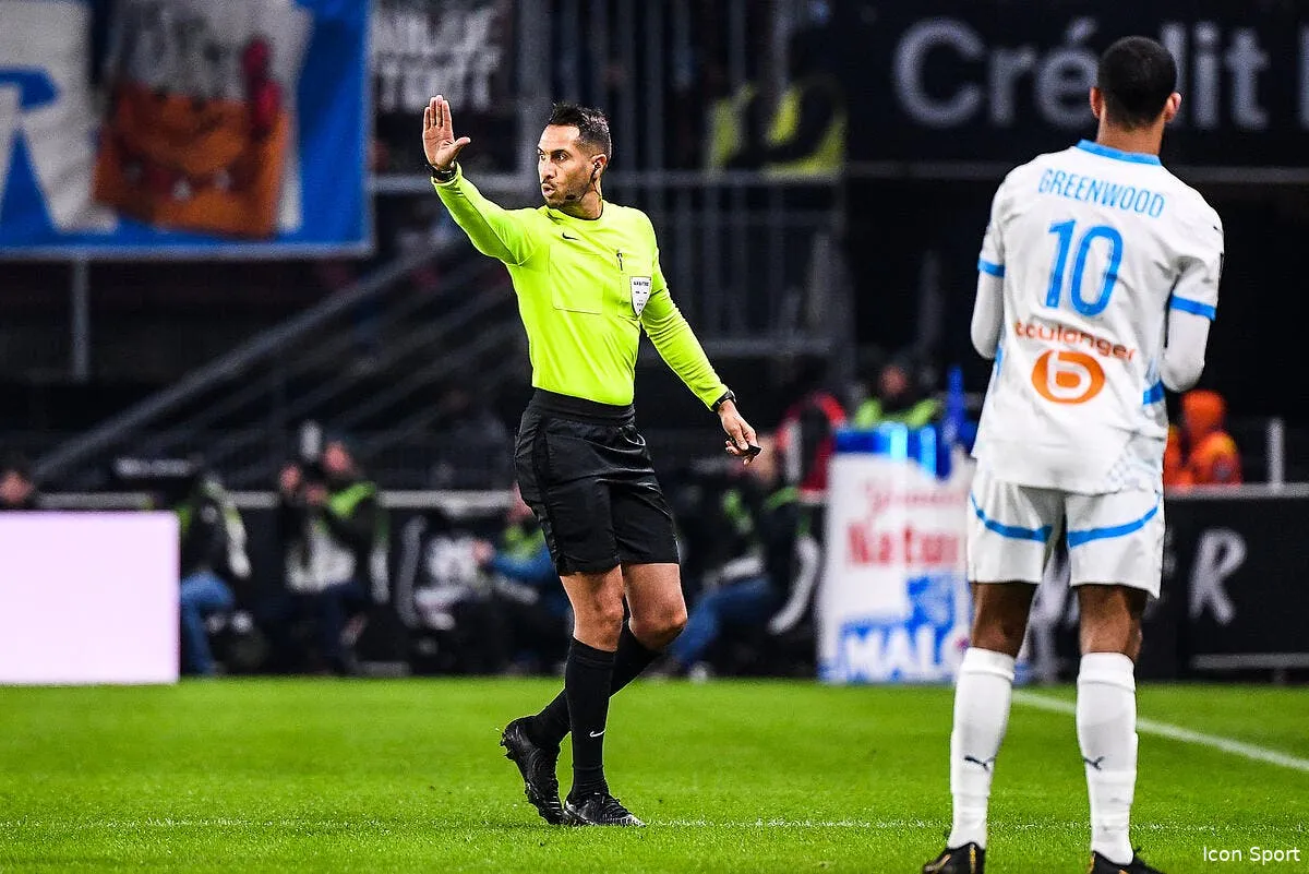 l arbitre de rennes om dejuge la fff frappe encore iconsport 249093 0399 386788