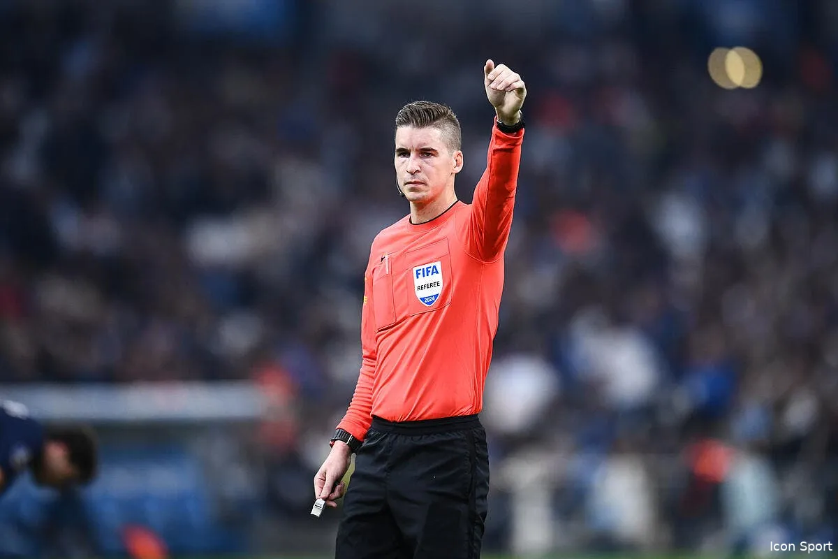 l arbitre star de ligue 1 revele son vrai metier iconsport 243018 0092 383559