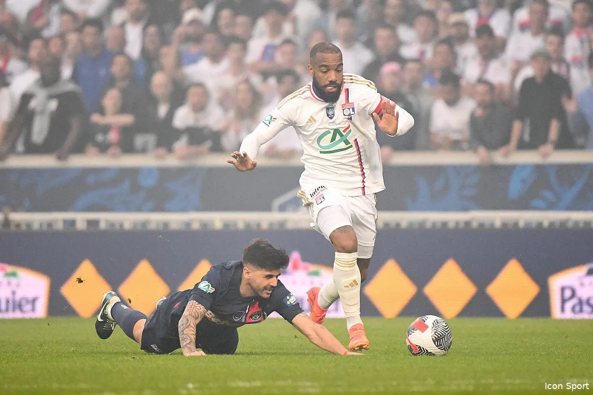 l europe avant tout lacazette reste a l ol iconsport 227934 0092 377402