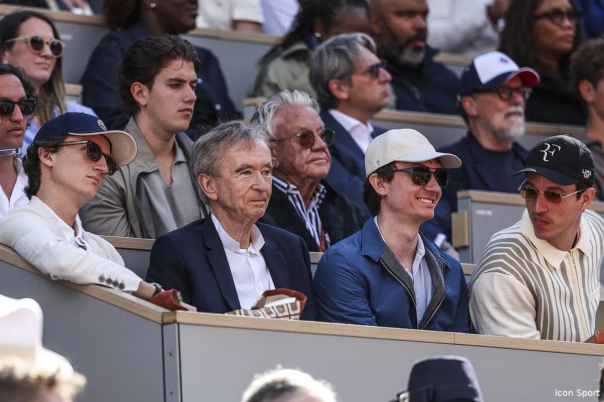 l homme le plus riche du monde rachete le paris fc iconsport 232033 0295 382301