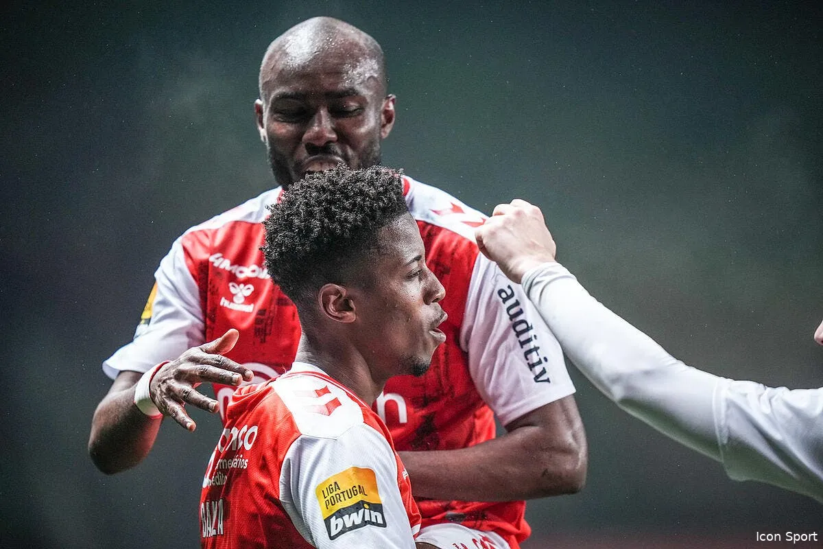 l ol a l affut sur cette piste ephemere de l om icon sipausa 44951547 364912