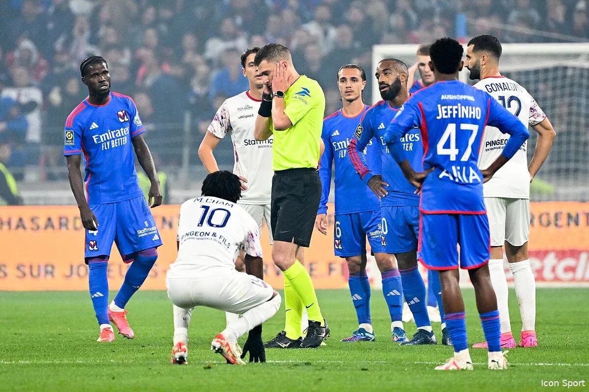 l ol arbitre comme un dernier de ligue 1 il ne rigole pas icon sac 3406 367020