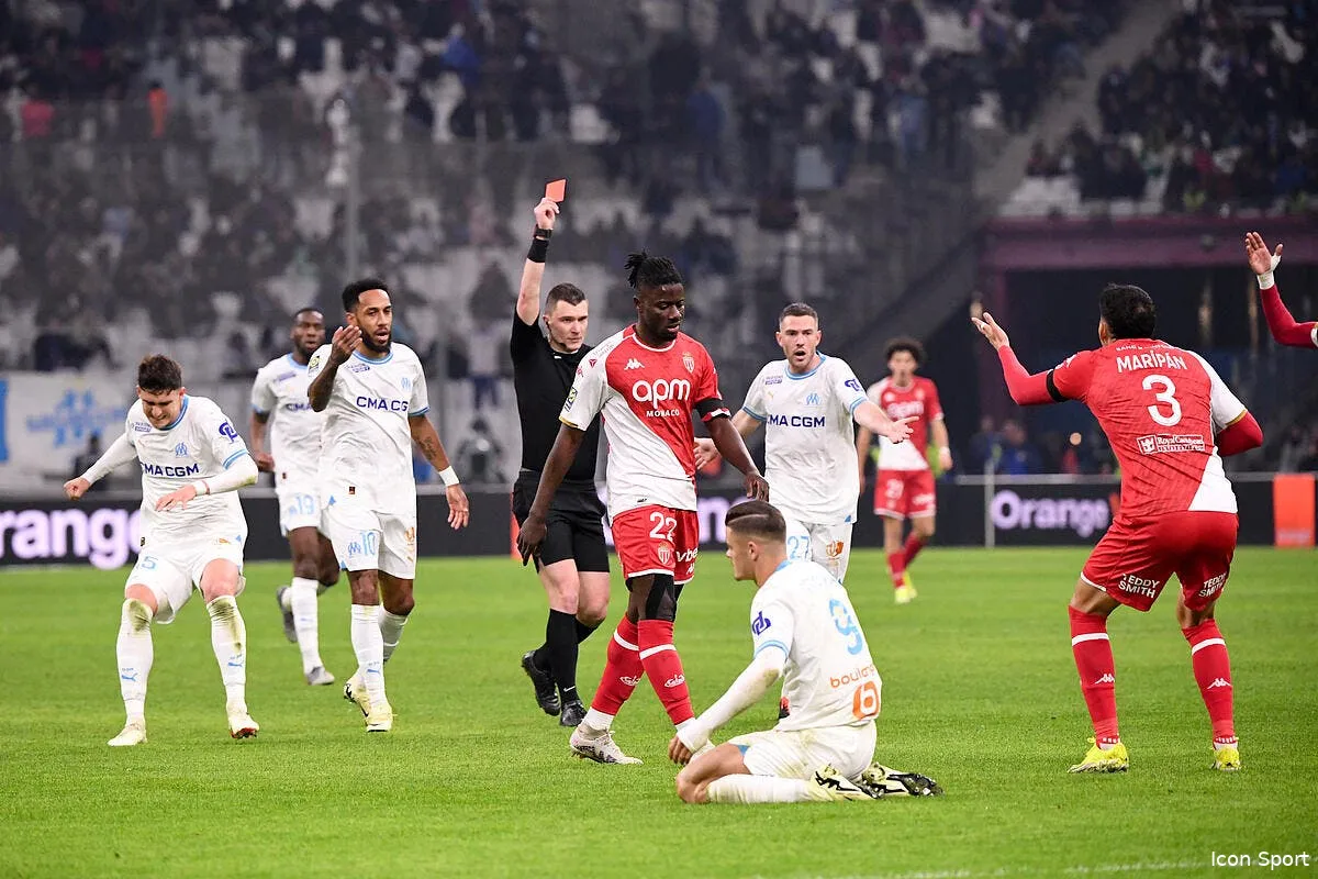 l om avantage par l arbitre monaco est amer icon ab1 9935 371160