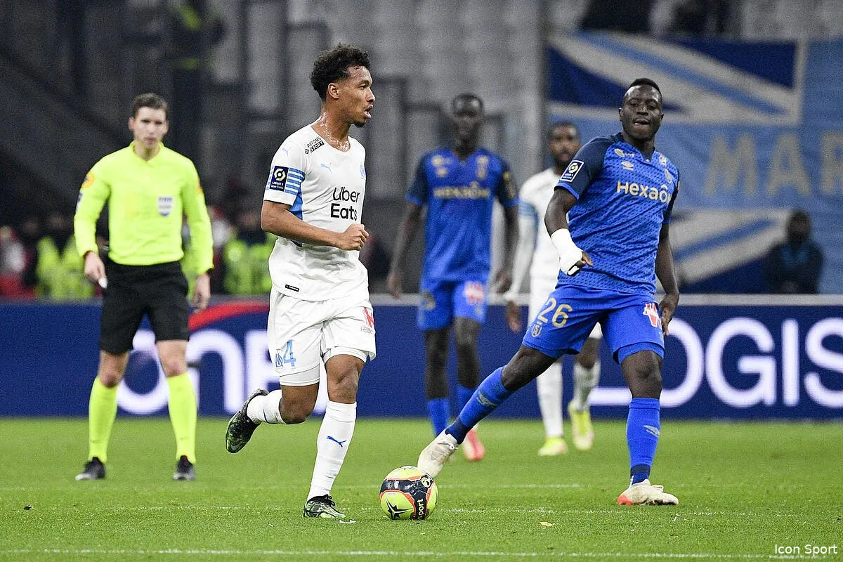 l om coince pablo longoria enrage icon cas7381 331497