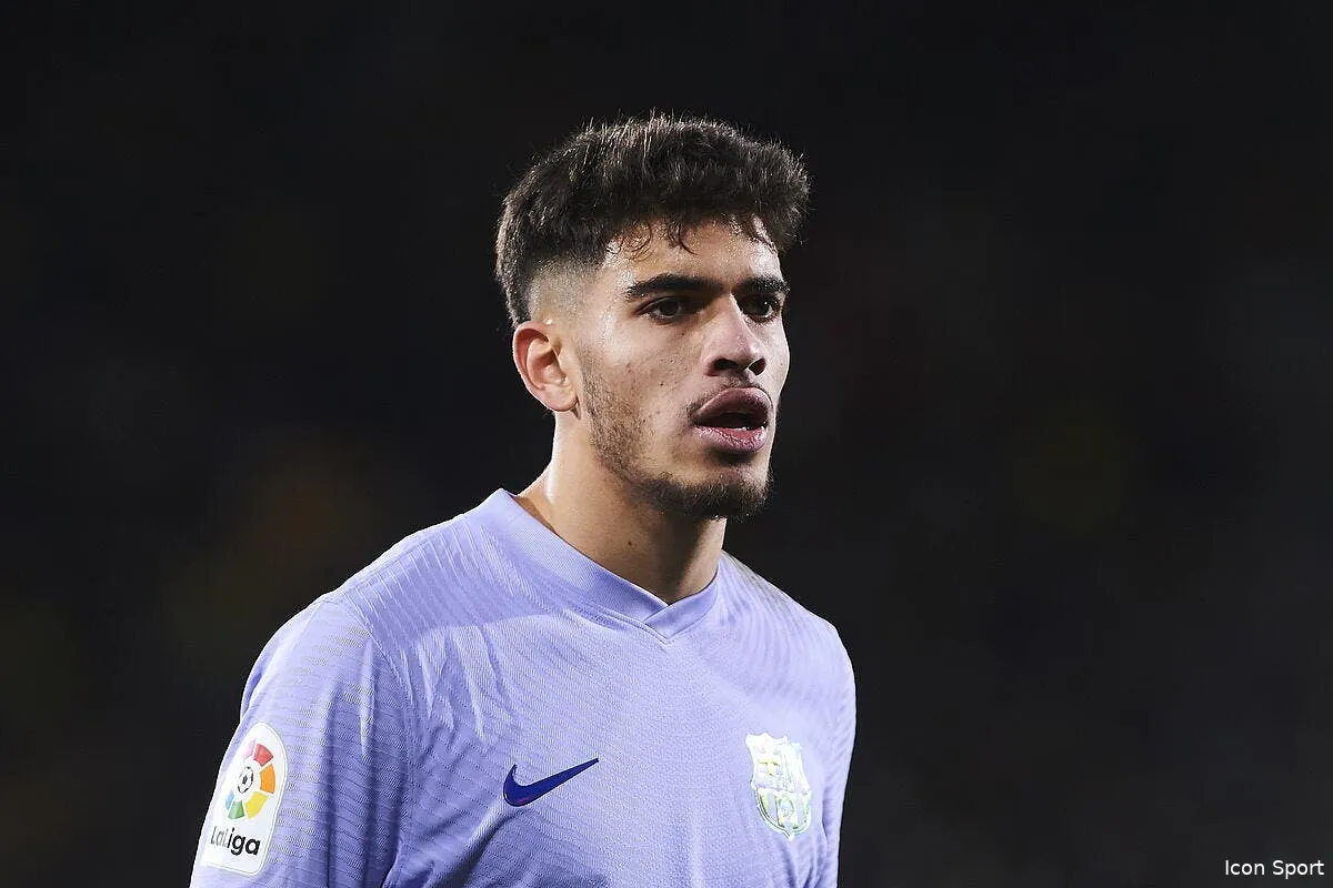 l om et l om bataillent pour un attaquant surprise du barca icon 008343 0067 346331