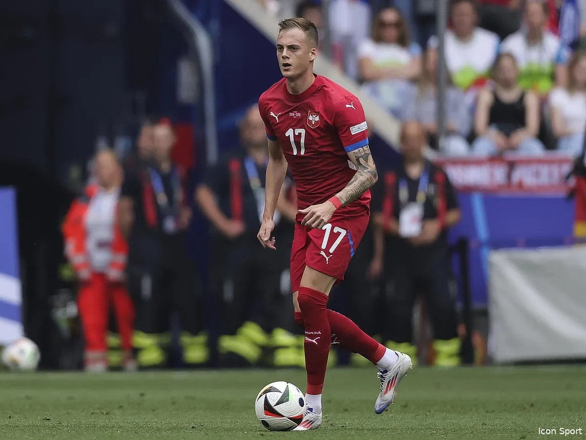 l om relance cette piste a 15m au milieu de terrain iconsport 232743 0004 379813