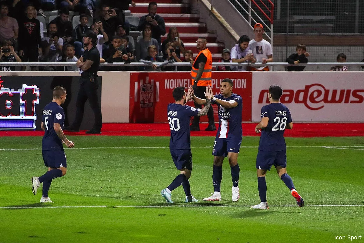 l1 avec messi et mbappe le psg voyage serein en corse icon a74i4796 352643